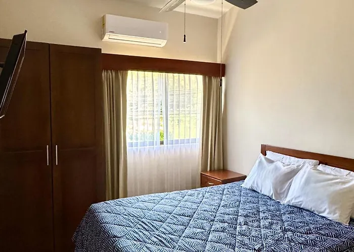 Сasa de vacaciones Coastal Comfort Spacious Second-floor Getaway