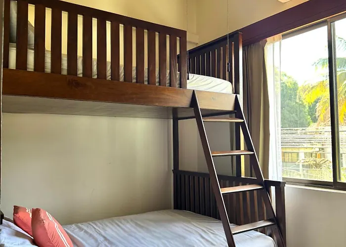 Сasa de vacaciones Coastal Comfort Spacious Second-floor Getaway *
