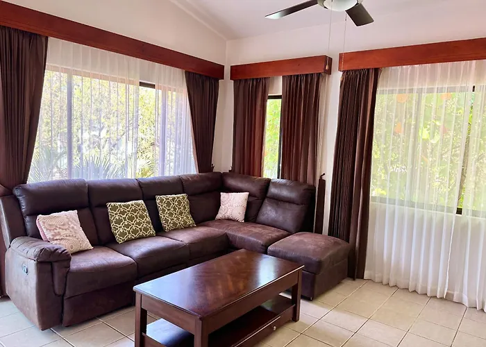 Сasa de vacaciones Coastal Comfort Spacious Second-floor Getaway *