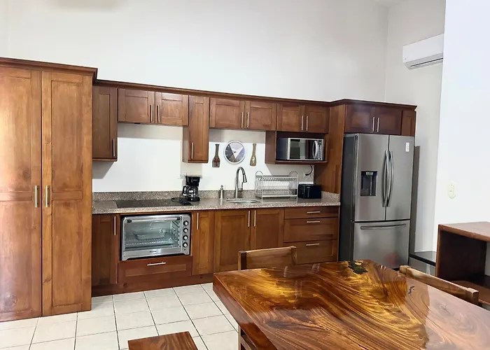 Сasa de vacaciones Coastal Comfort Spacious Second-floor Getaway Coco