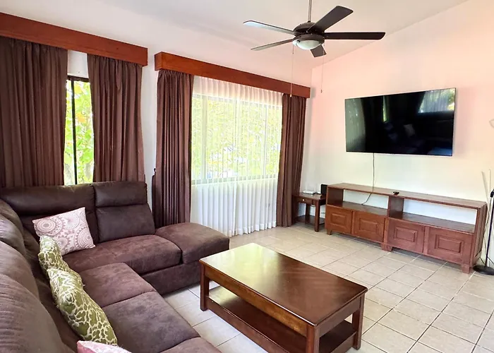 Сasa de vacaciones Coastal Comfort Spacious Second-floor Getaway