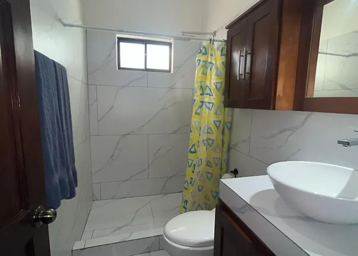 Coastal Comfort Spacious Second-floor Getaway Сasa de vacaciones *