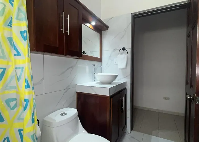 Сasa de vacaciones Coastal Comfort Spacious Second-floor Getaway